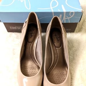 Nude Life stride Pumps